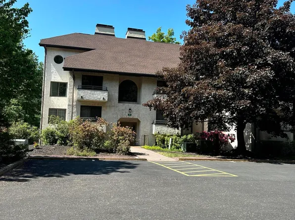 59 Midlake Dr Unit 202, Lake Harmony, PA 18624