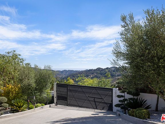 2nd image of 3000 Benedict Canyon Dr