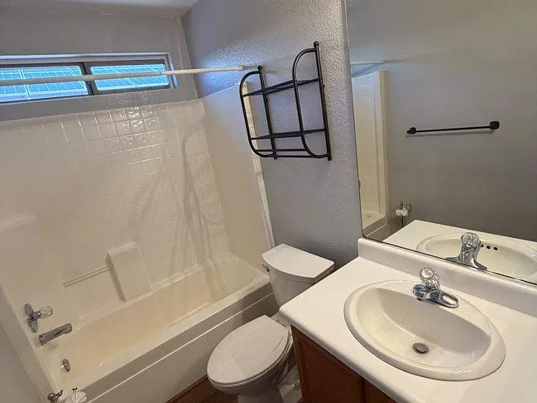 15743 W Elm St — Photo 30
