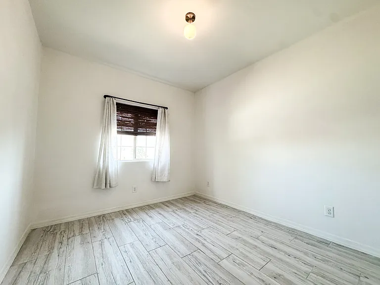 4377 W 16th Ln — Photo 23