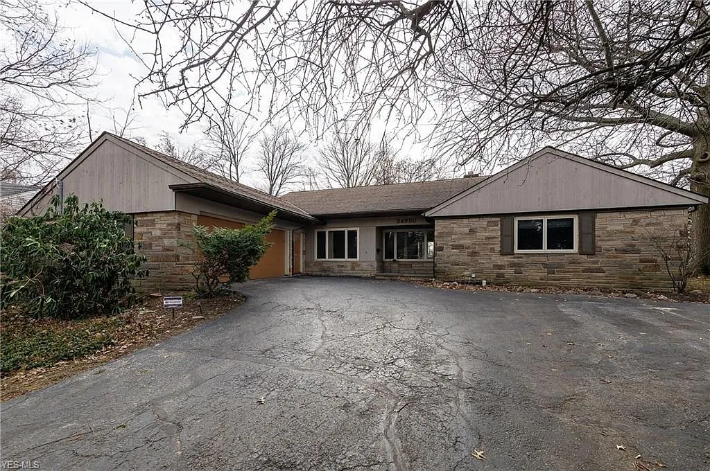 24980 Bryden Rd photo 1