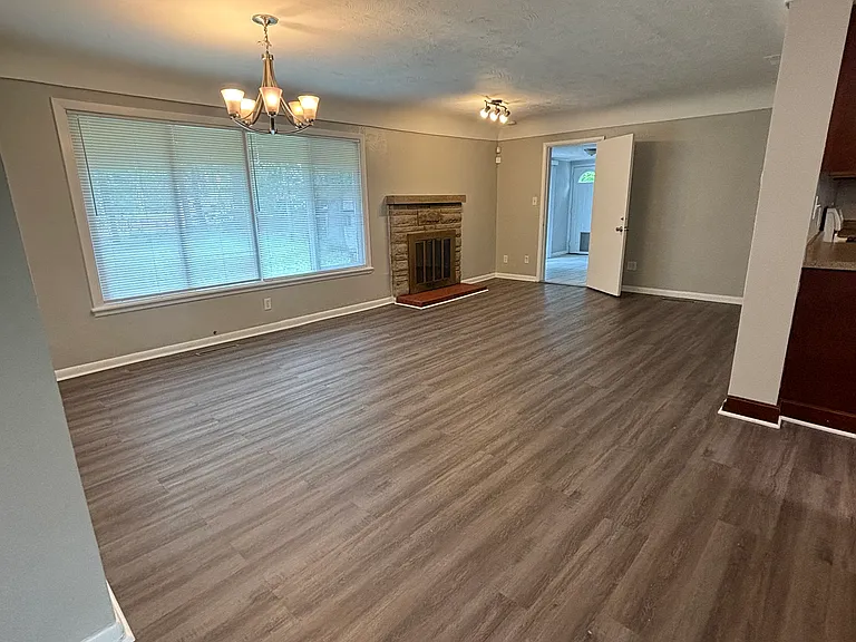 19025 Oakmont North Dr — Photo 2