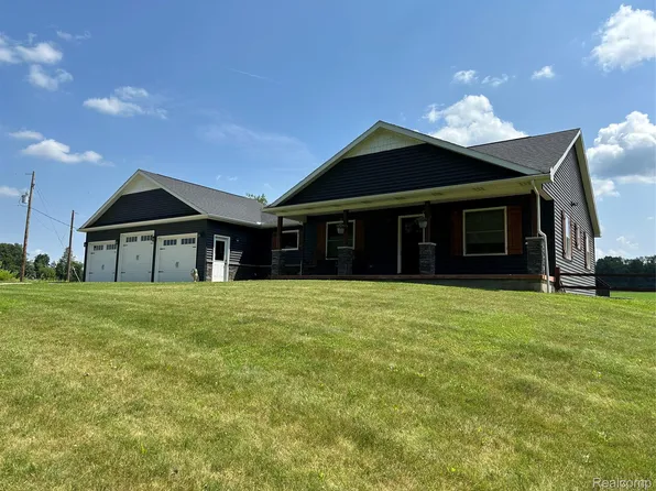 9060 Linden Rd, Fenton, MI 48430