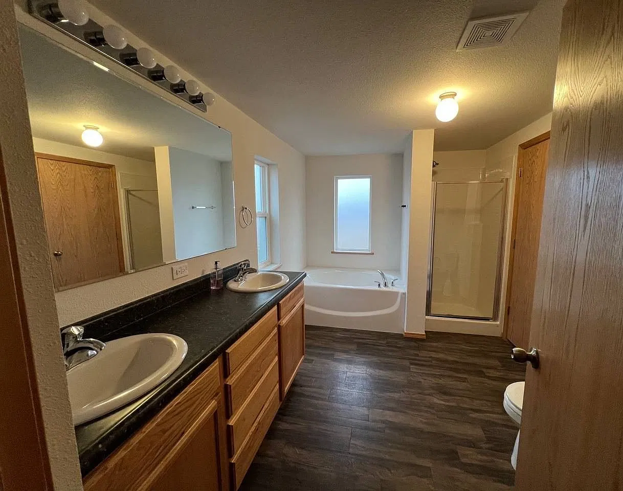 4 bed, 1800 sqft, $1,500 — Photo 3