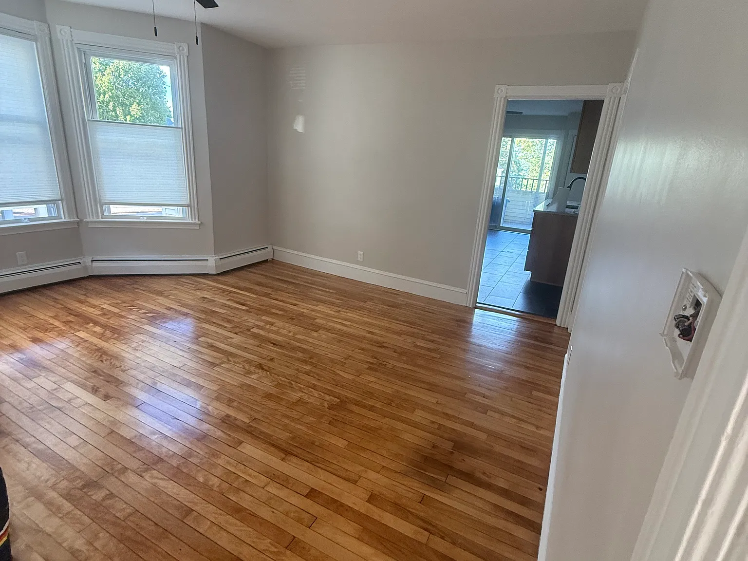 3 bed, 1033 sqft, $3,100 — Photo 4