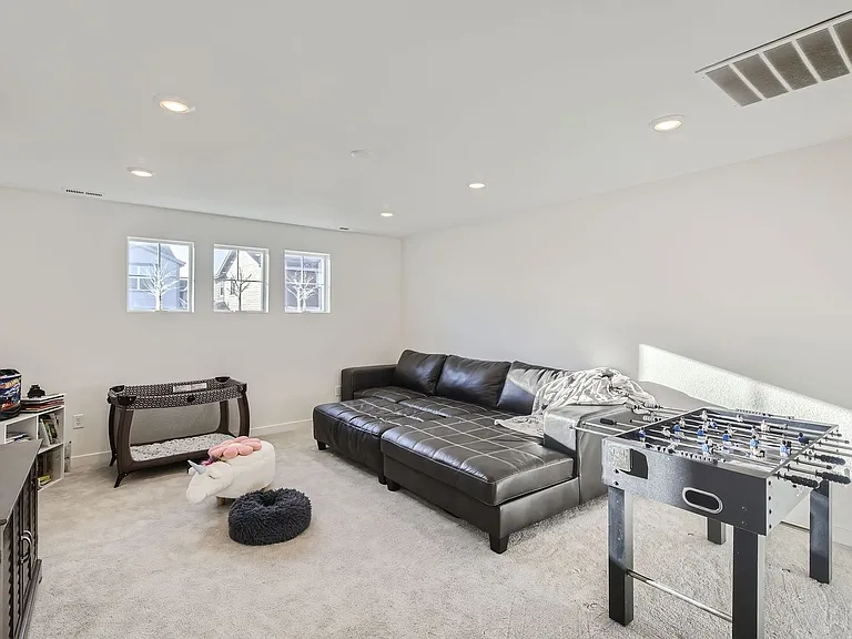 12885 Bay St — Photo 21
