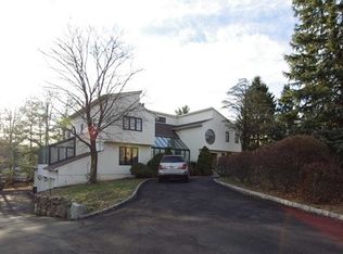 8 Dominick Ct, Cedar Grove, NJ 07009