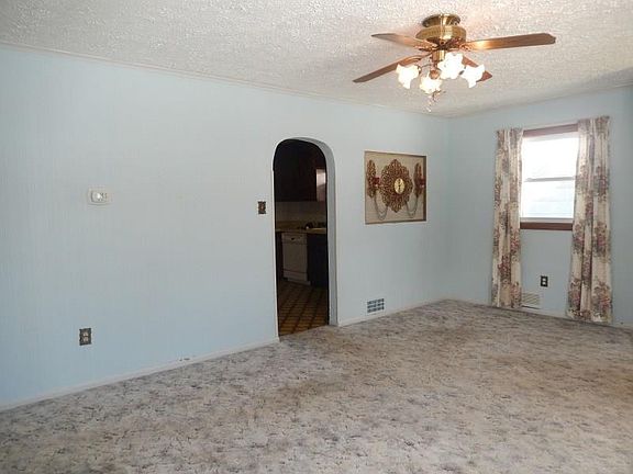 3rd image of 2816 Midland Dr