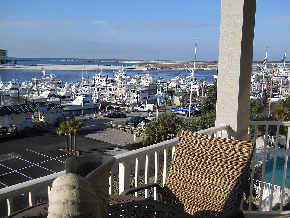 212 Harbor Blvd