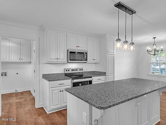 5th image of 1219 Queen Anne Road NW