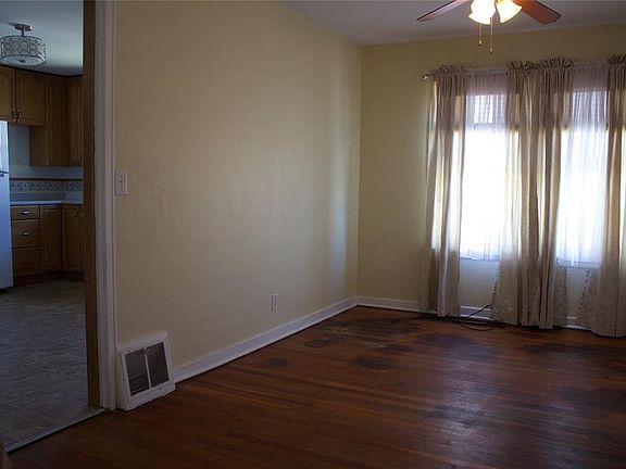 5th image of 626 Dickson St