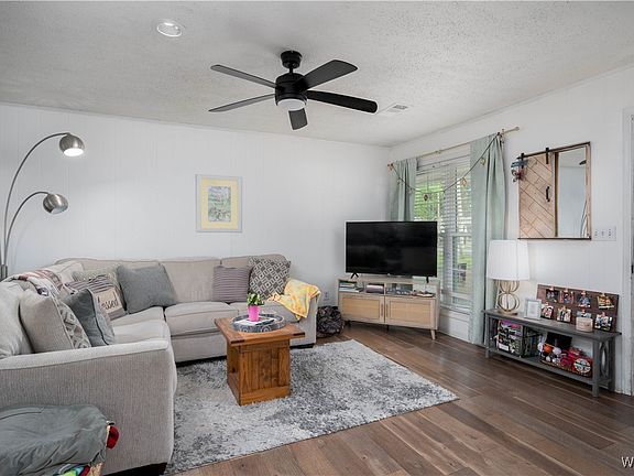 4th image of 415 27th St