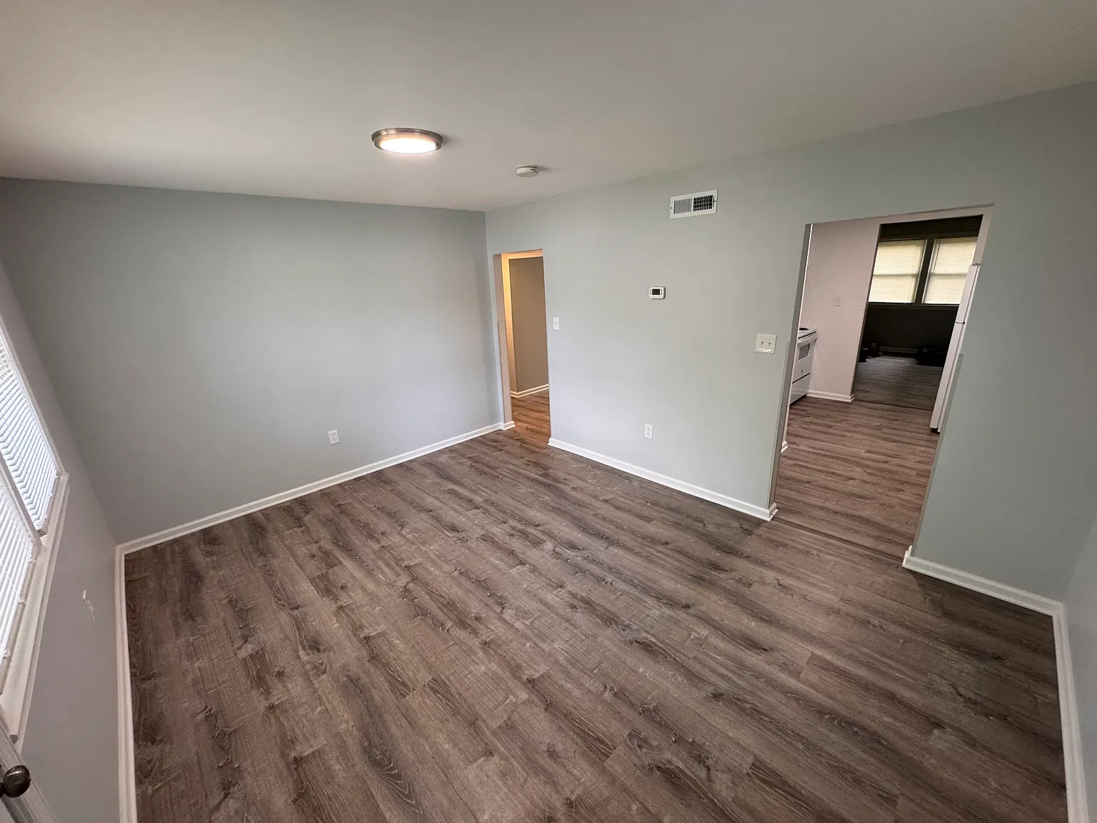 3 bed, 1000 sqft, $1,695 — Photo 4