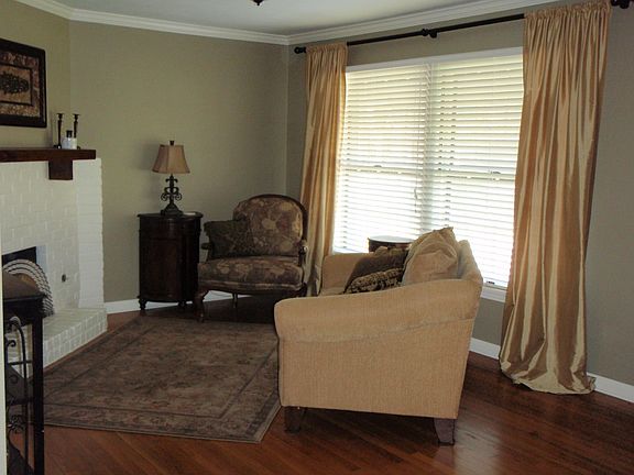 Living Room w/hardwood floor