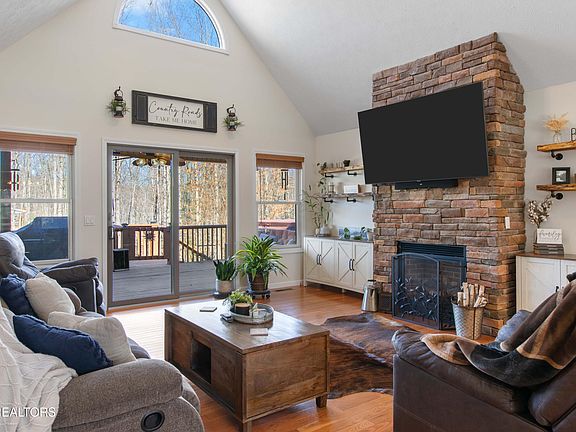 3rd image of 317 Georgee Rd