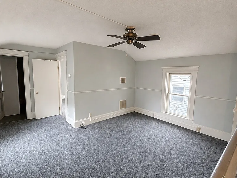 290 W 7th St #C — Photo 2