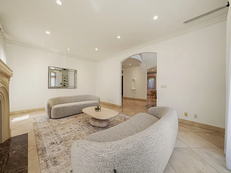 9031 Cresta Dr — Photo 6