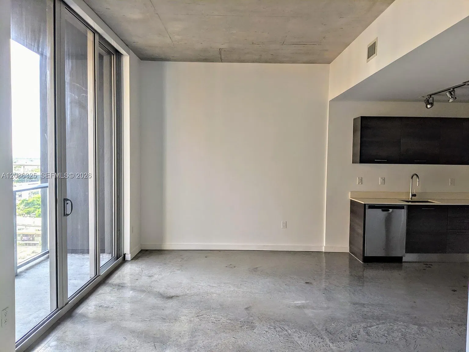Centro Condo — Photo 1