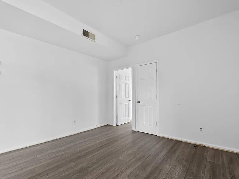 606 S Claymont St #1 — Photo 7