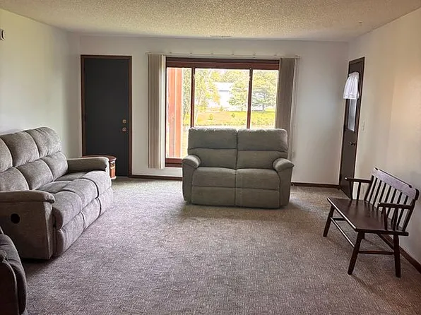 155 E San Marnan Dr APT 4, Waterloo, IA 50702