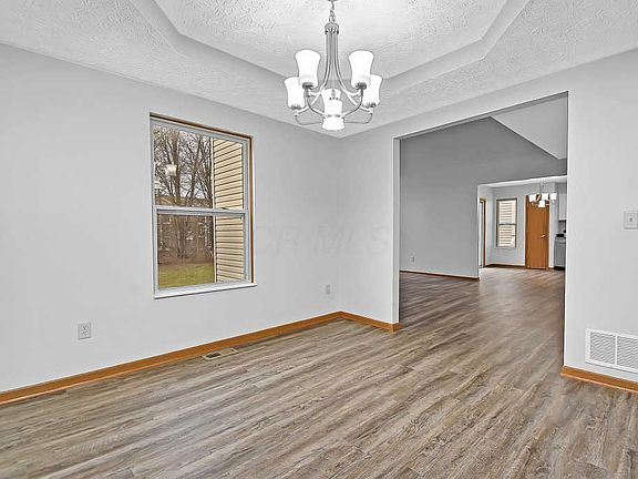 5th image of 1081 Pebble Brook Dr