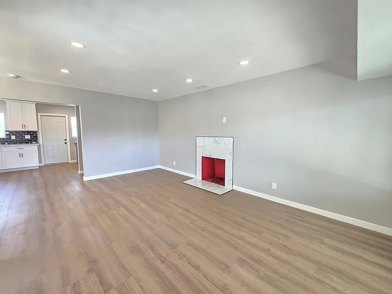 6327 California Ave — Photo 9