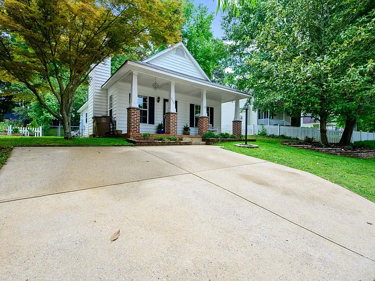 200 Highgate Cir — Photo 3