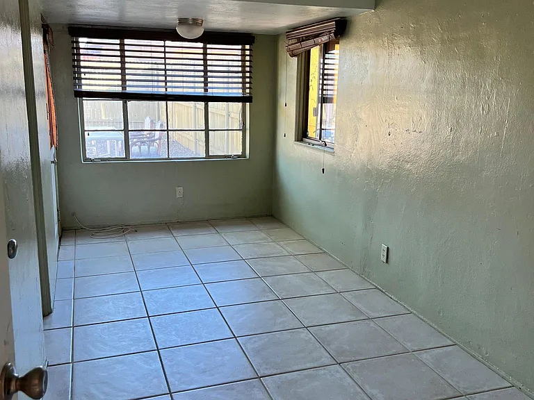 1000 E Spring St #A — Photo 14