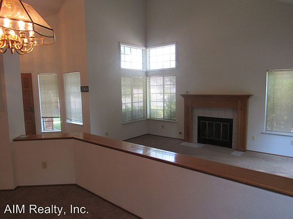 5th image of 501 Bedford Ct