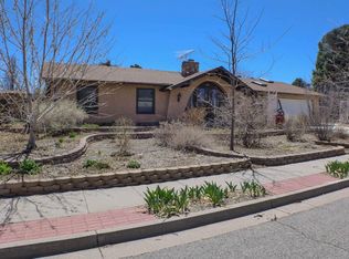 557 Todd Loop, Los Alamos, NM 87547