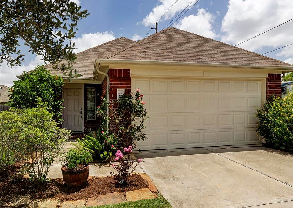 1st image of 802 Dracena Ct
