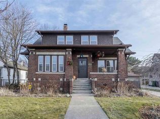 830 Barrington Rd, Grosse Pointe Park, MI 48230