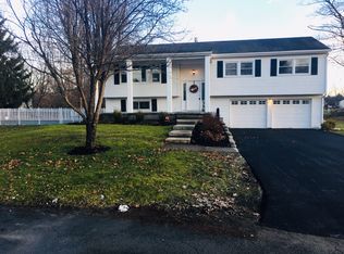 8 Cardinal Ct, Wynantskill, NY 12198