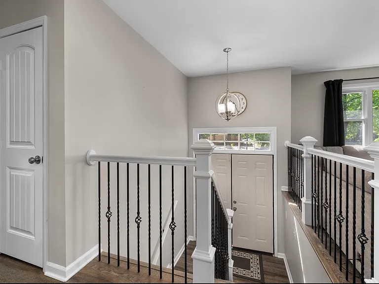 1048 Ivy Ln — Photo 5