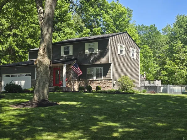 9443 Ledge Acres Rd, Macedonia, OH 44056