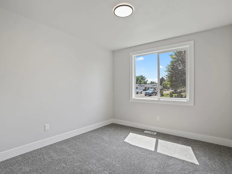 2692 W Gemstone Dr — Photo 16