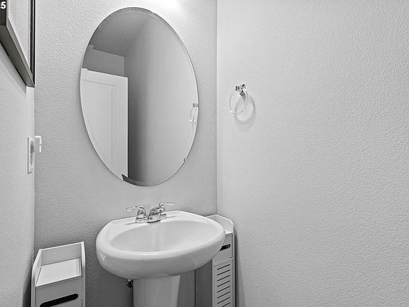 5th image of 11765 NE 21st Way