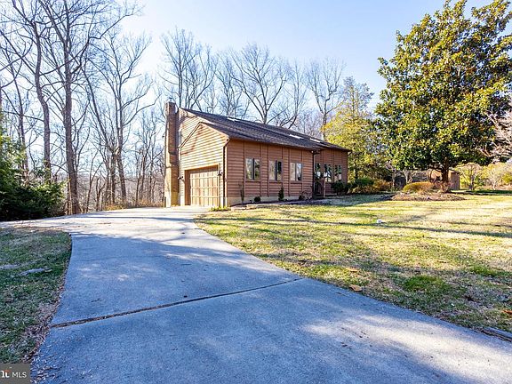 3rd image of 1307 Tall Timbers Dr