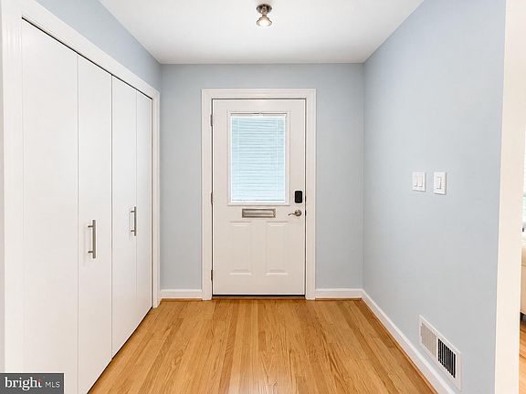 4th image of 3305 Spring Ln