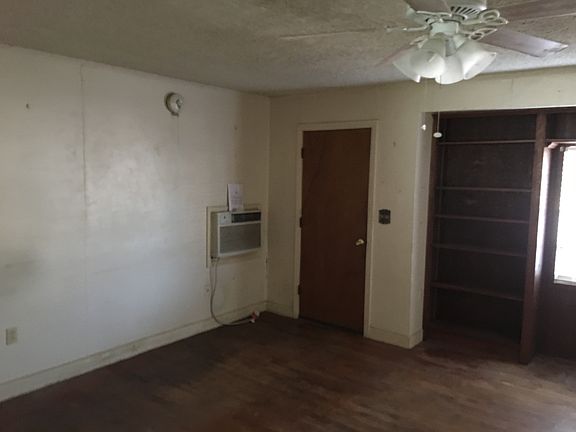 2nd image of 815 N Pacific St