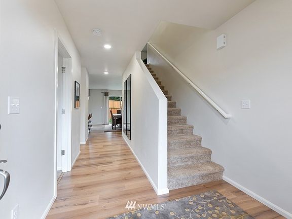 2nd image of 2416 Cantergrove Dr SE