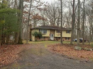 2635 Blytheburn Rd, Mountain Top, PA 18707