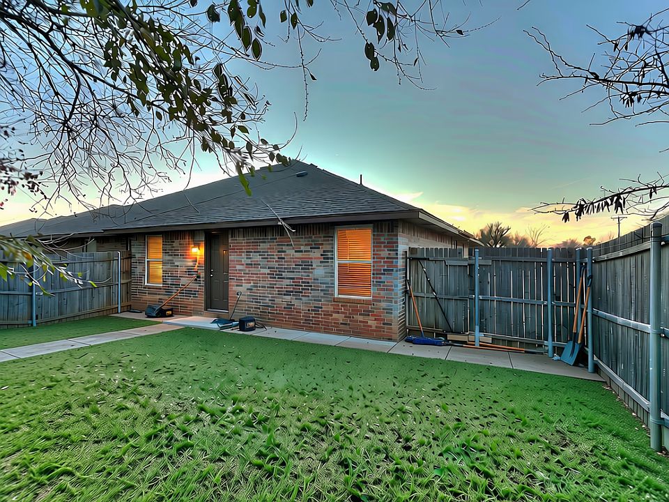 1st image of 436 Chalk Hill Ct