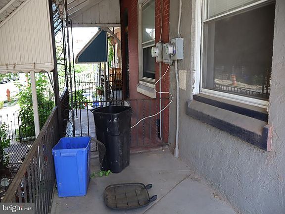 3rd image of 811 N Holly St