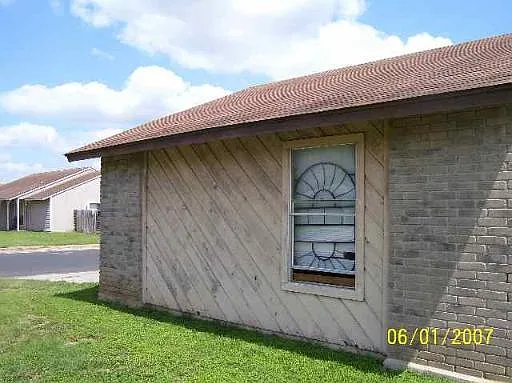 8904 Meadow Trace — Photo 3