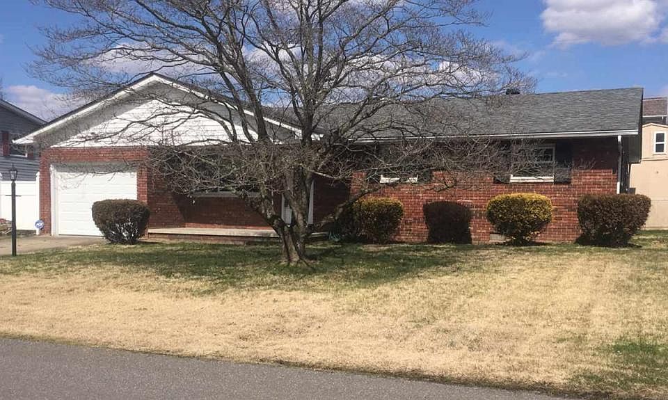 1st image of 211 Brubaker Dr