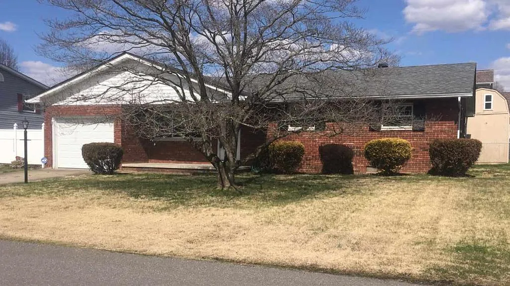 211 Brubaker Dr photo 1