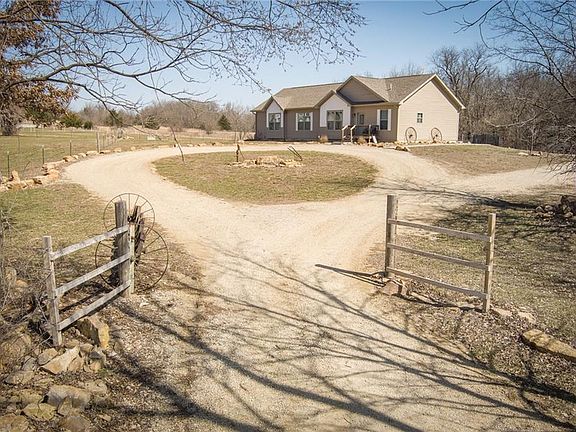 3rd image of 1155 NW 250th Rd