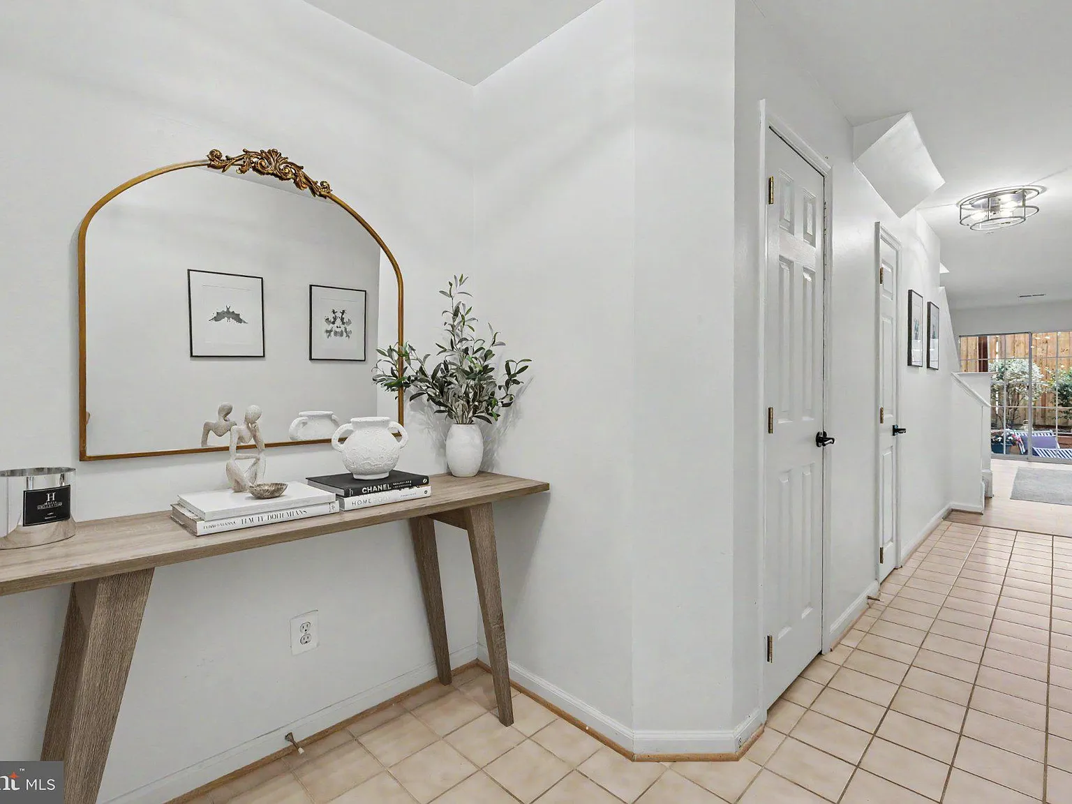 3 bed, 2.5 bath, 2296 sqft, $4,000 — Photo 3