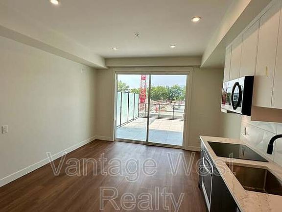 5th image of 1280 Sutherland Ave #207